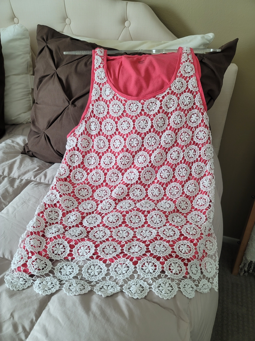 Coral & White Lace Overlay Tank Top Size L